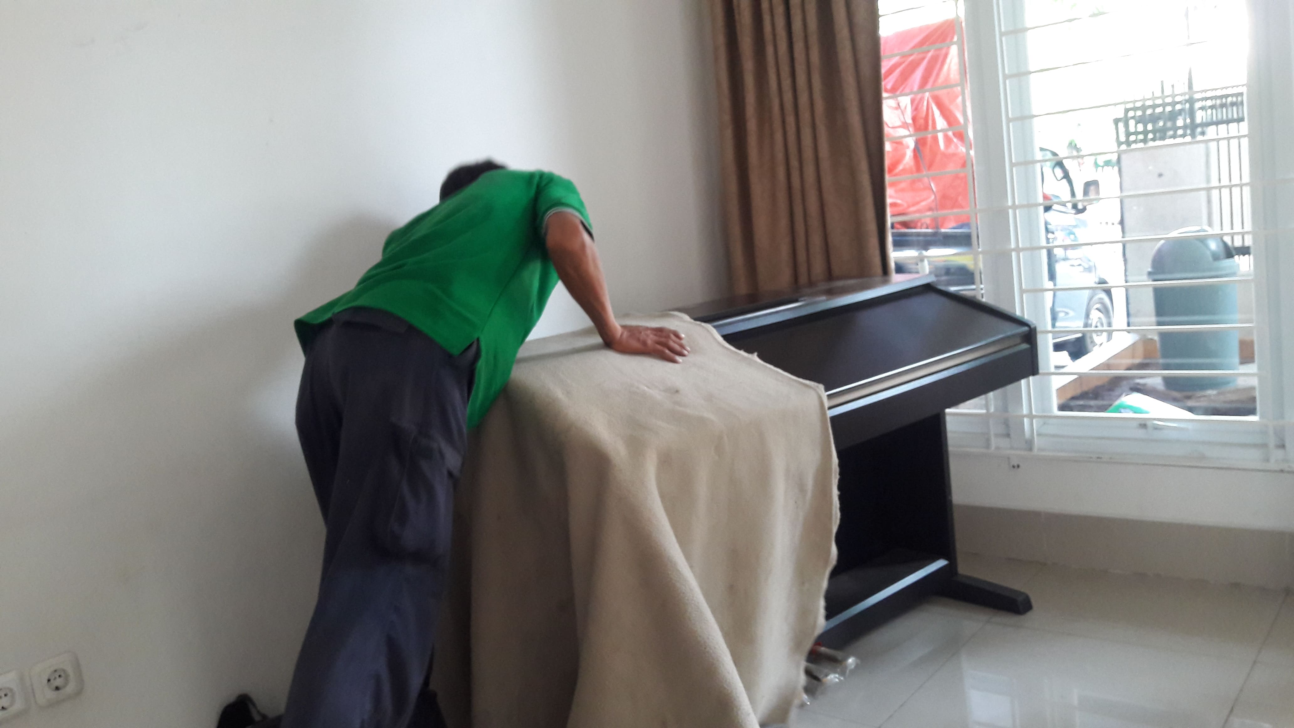 Proses Packing Piano - Proses kerja profesional Dutamover jasa pindahan Jakarta